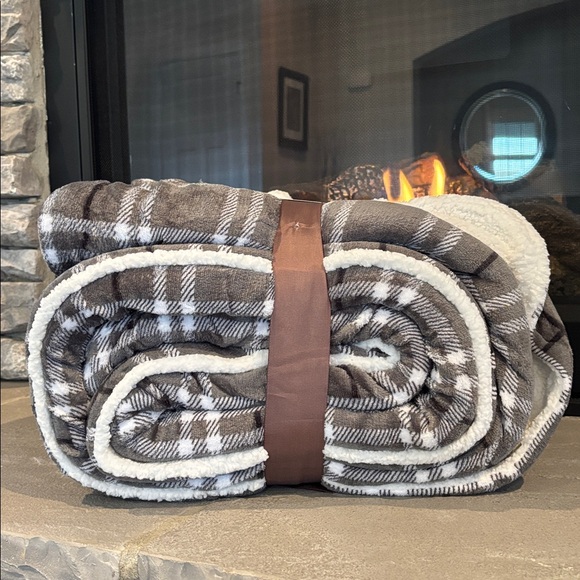 American Traditions King reversible plush velvet/sherpa blanket,warm,cozy,plaid - Picture 6 of 7